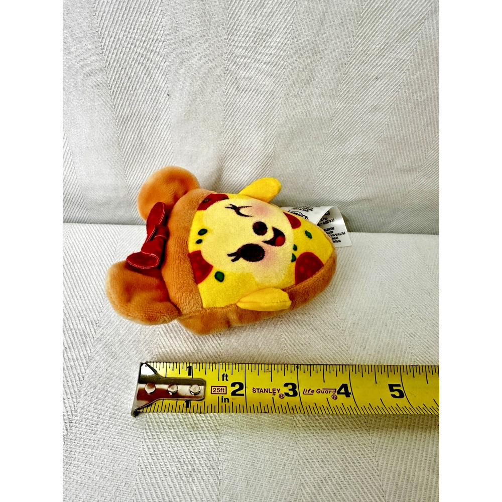 Disney Munchlings Target Street Food Fusion Minnie Mouse Pepperoni Pizza Plush - Picture 4 of 4